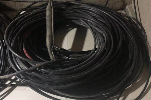 訊電纜被盜割，警方雷霆出擊抓獲犯罪嫌疑人 